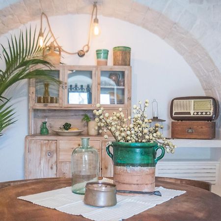 Navolte Trulli E Quiete Con Piscina Villa Locorotondo Exterior photo