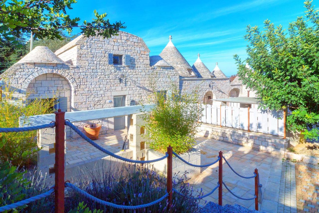 Navolte Trulli E Quiete Con Piscina Villa Locorotondo Exterior photo
