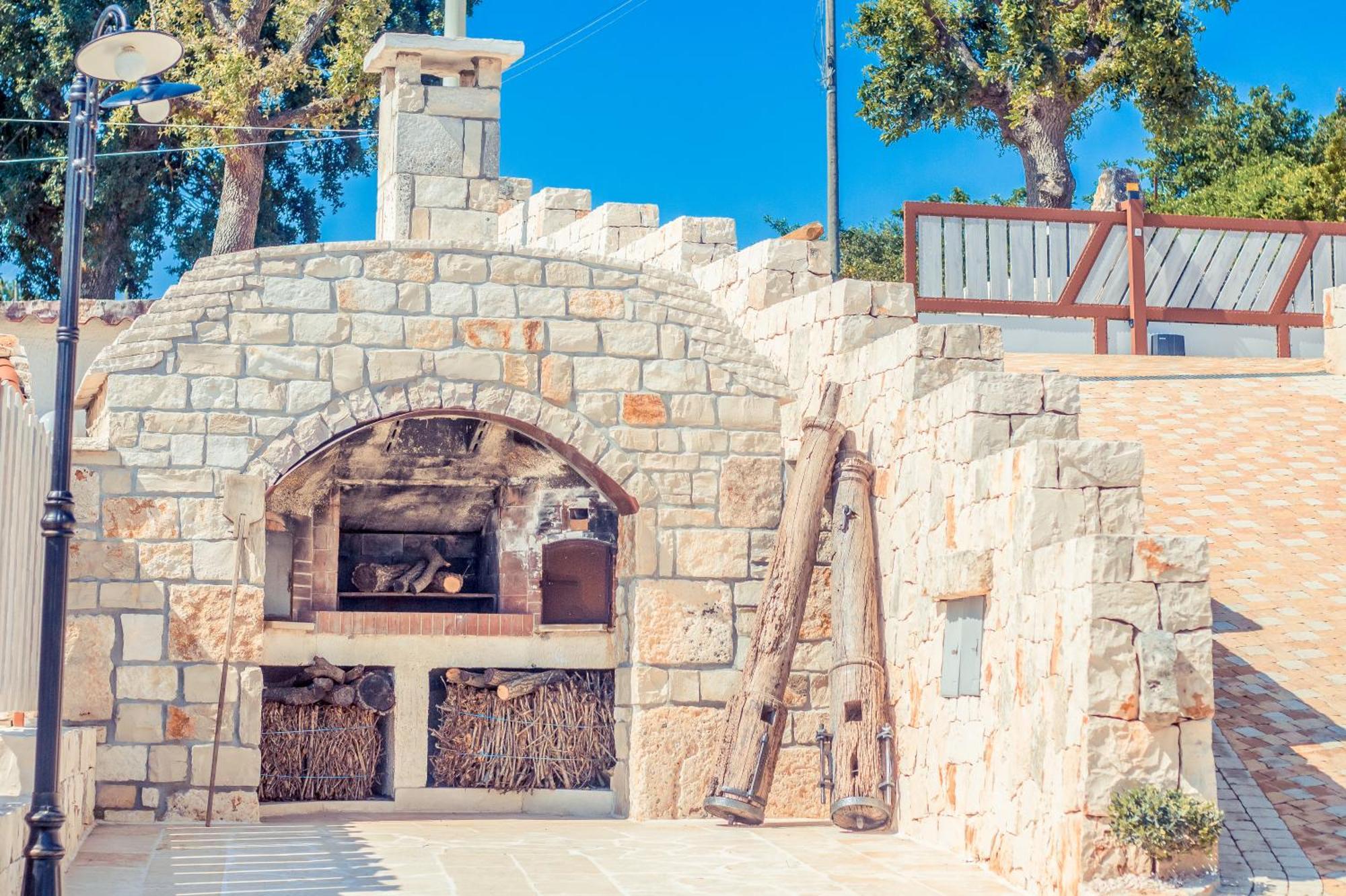 Navolte Trulli E Quiete Con Piscina Villa Locorotondo Exterior photo