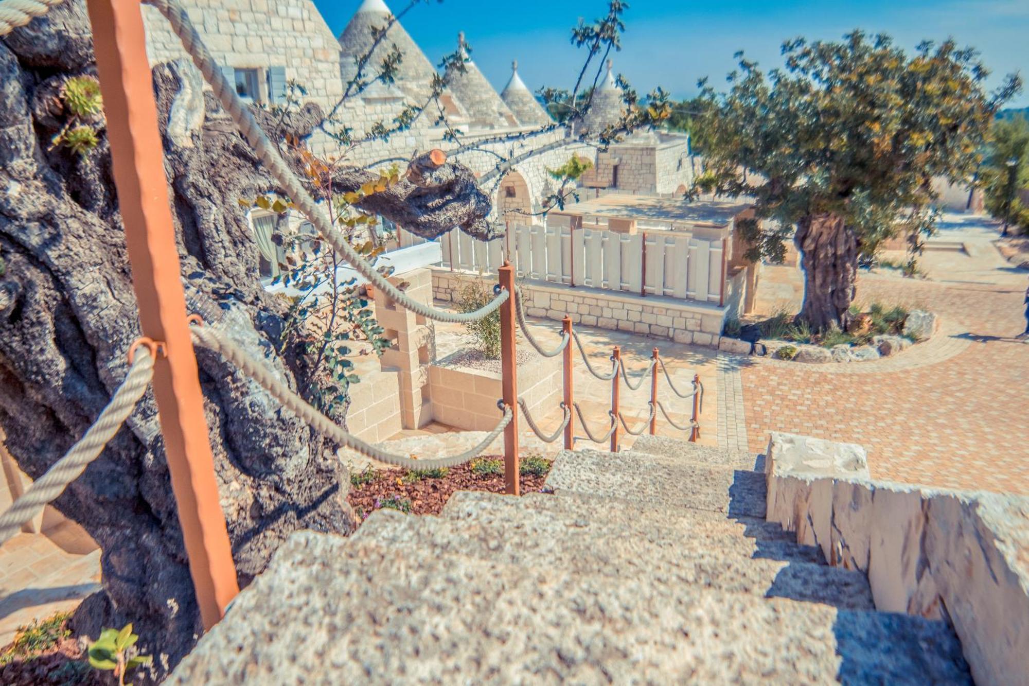 Navolte Trulli E Quiete Con Piscina Villa Locorotondo Exterior photo