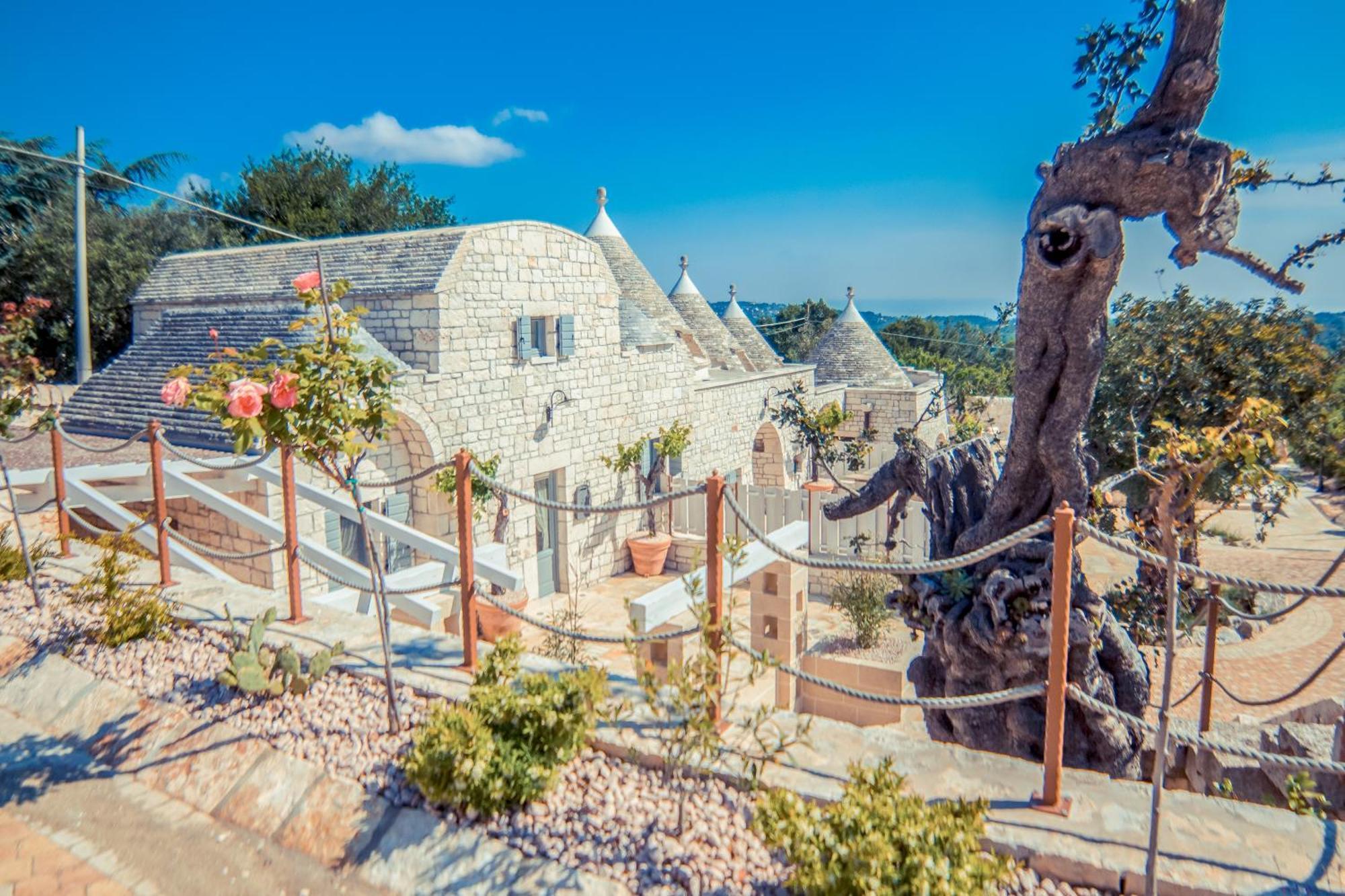 Navolte Trulli E Quiete Con Piscina Villa Locorotondo Exterior photo