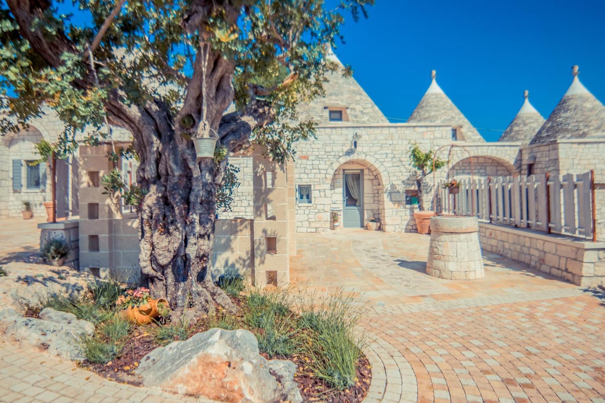 Navolte Trulli E Quiete Con Piscina Villa Locorotondo Exterior photo