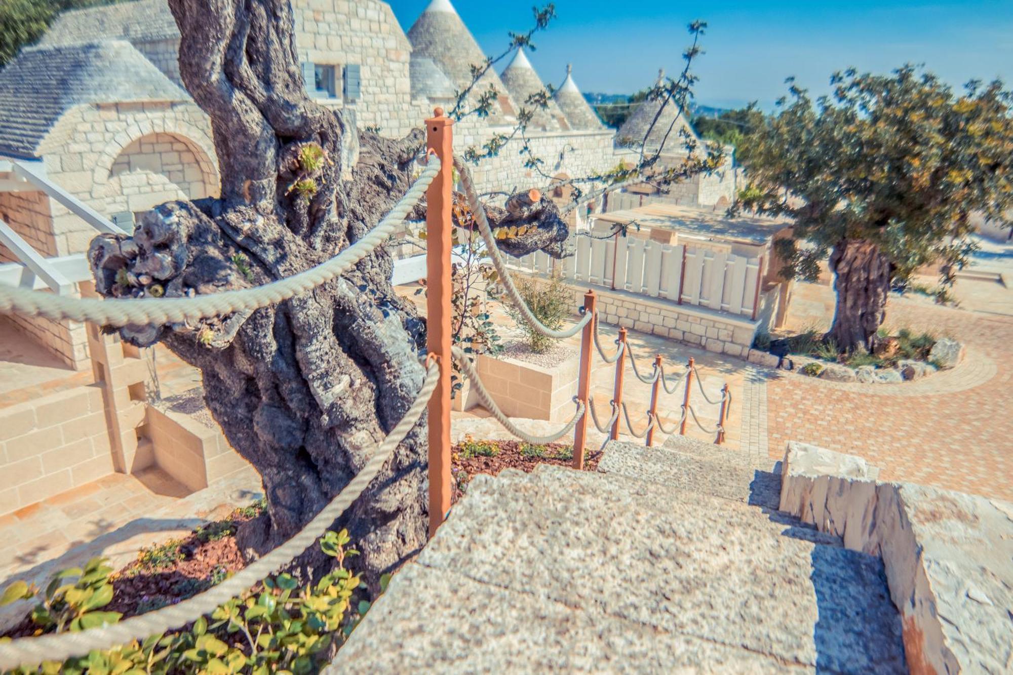 Navolte Trulli E Quiete Con Piscina Villa Locorotondo Exterior photo