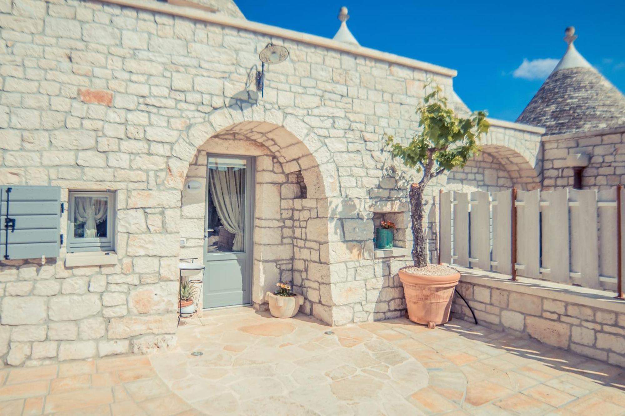 Navolte Trulli E Quiete Con Piscina Villa Locorotondo Exterior photo