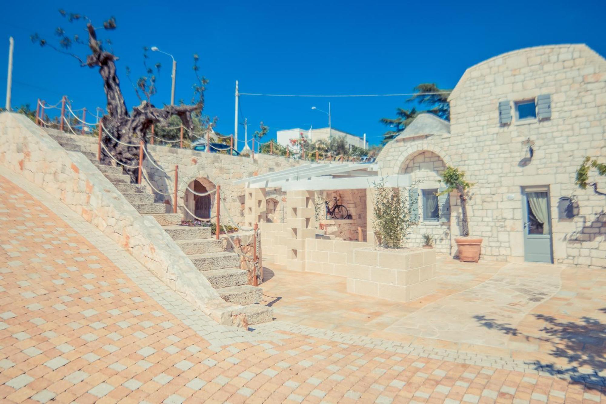 Navolte Trulli E Quiete Con Piscina Villa Locorotondo Exterior photo