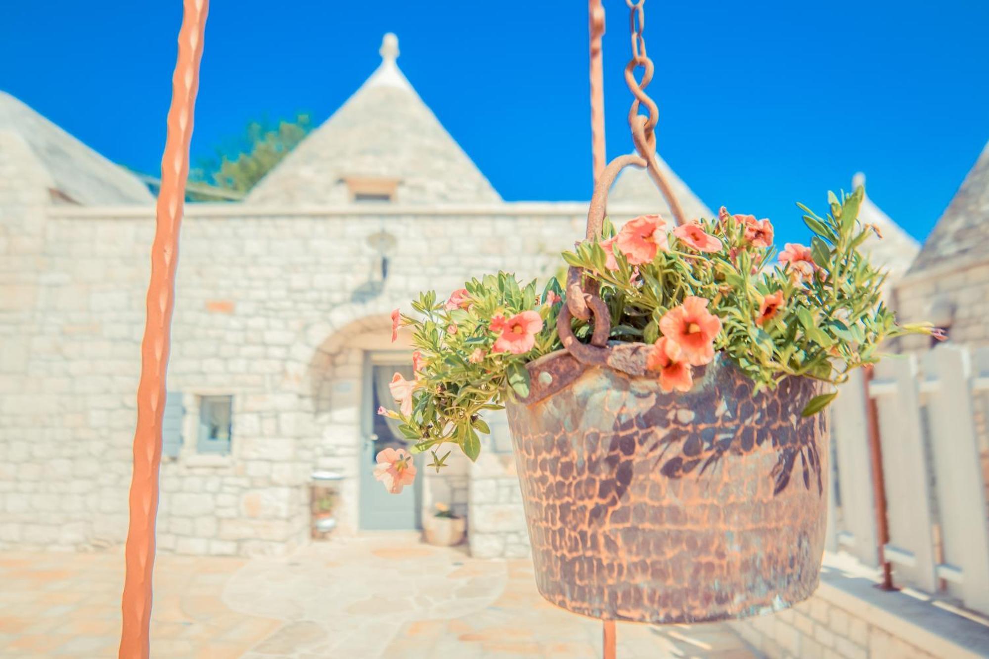 Navolte Trulli E Quiete Con Piscina Villa Locorotondo Exterior photo