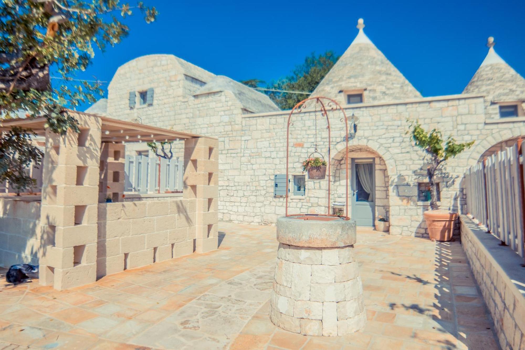Navolte Trulli E Quiete Con Piscina Villa Locorotondo Exterior photo