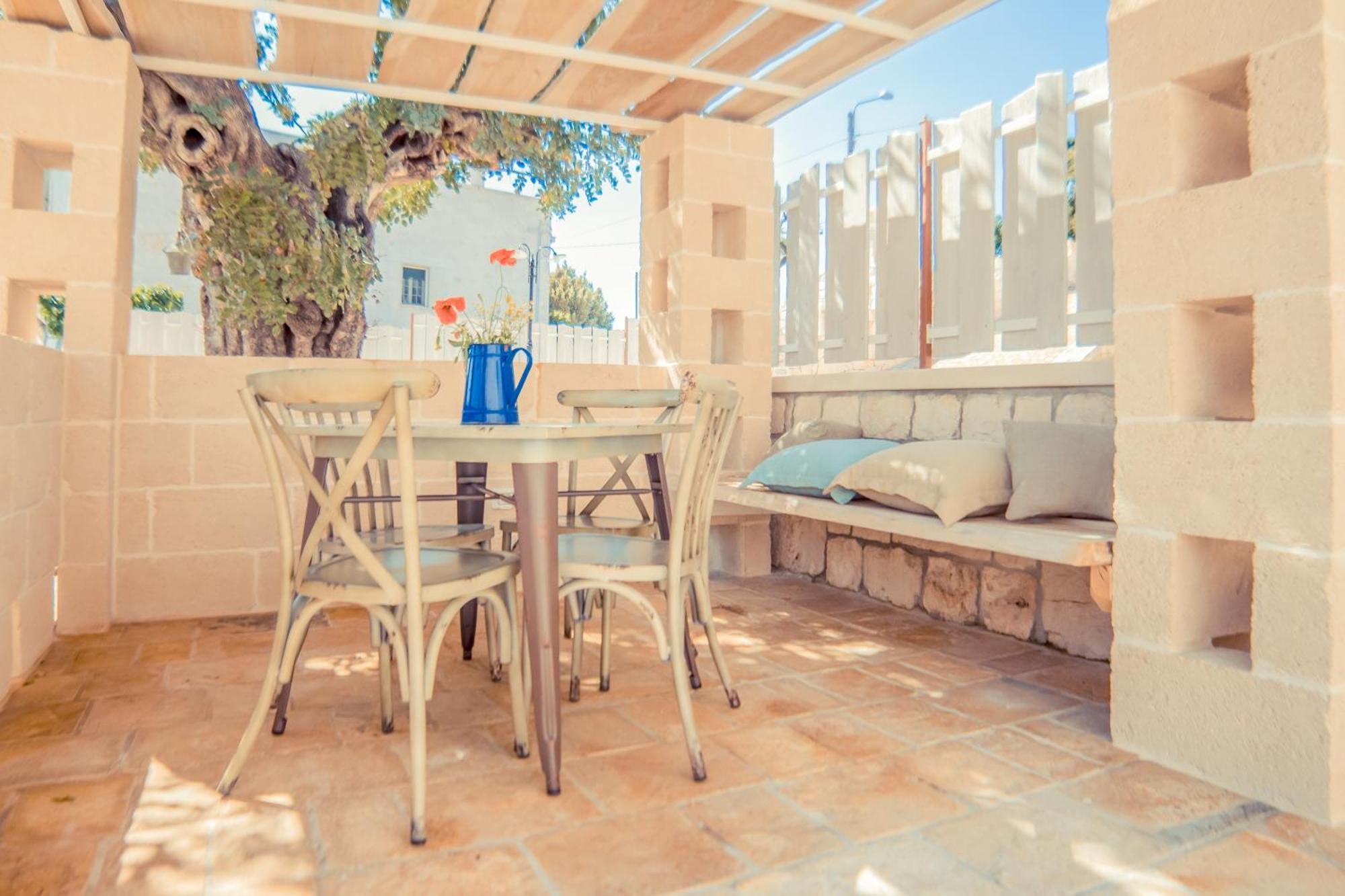 Navolte Trulli E Quiete Con Piscina Villa Locorotondo Exterior photo